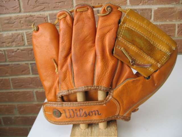 Luis Aparacio Wilson A2375 Back